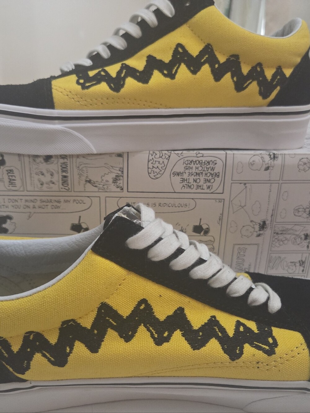 Mens Vans 9.5 Peanuts Charlie Brown